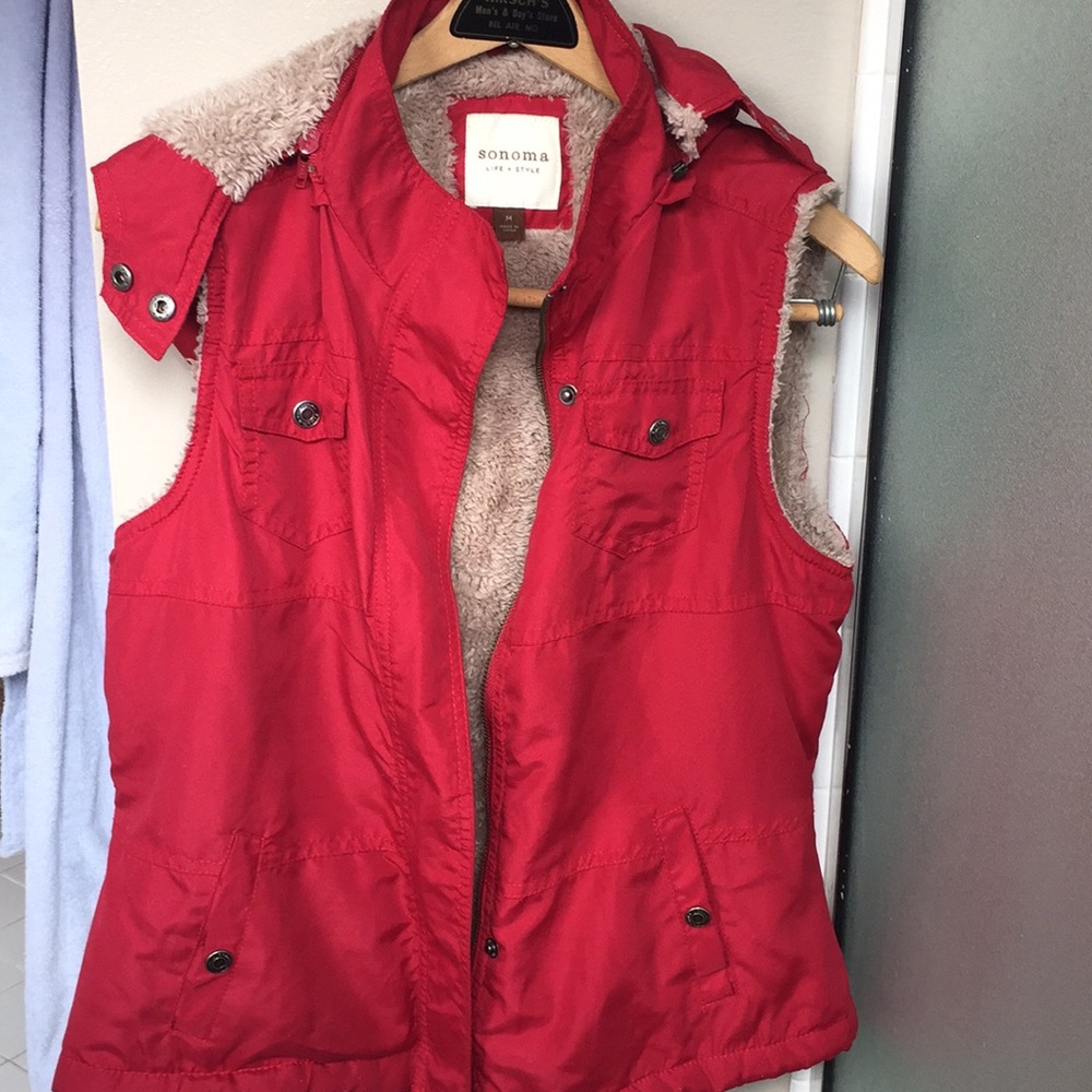 Winter vest with removable hood